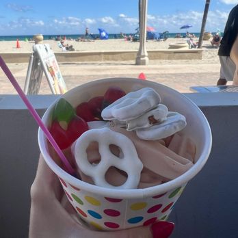 Yogurt Ur Way - Frozen yogurt - Ice Cream & Frozen Yogurt Near Me - Hollywood, Florida Yogurt Ur Way - Frozen yogurt - Ice Cream & Frozen Yogurt Near Me - Hollywood, Florida