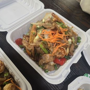 Bobby Thai - Drunken noodles - Thai Near Me - El Monte, California Bobby Thai - Drunken noodles - Thai Near Me - El Monte, California
