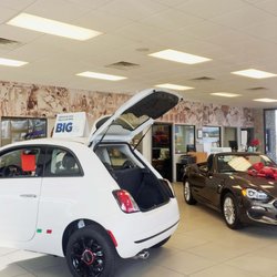 Bruner Chrysler Dodge Jeep Ram - Showroom