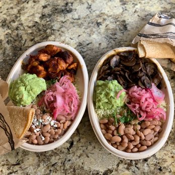 Loqui - Chicken plate (left) & mushroom plate (right) w corn tortillas - Tacos Near Me - Culver City, California Loqui - Chicken plate (left) & mushroom plate (right) w corn tortillas - Tacos Near Me - Culver City, California