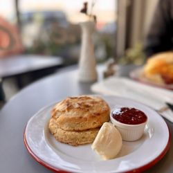 Lucille - Biscuit with jam