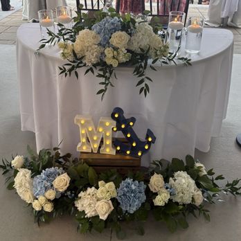 Salt And Sea Floral - Sweetheart table - Floral Designers Near Me Salt And Sea Floral - Sweetheart table - Floral Designers Near Me