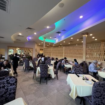 YH Dim Sum - One of the main dining rooms inside - Cantonese Near Me - Jacksonville, Florida