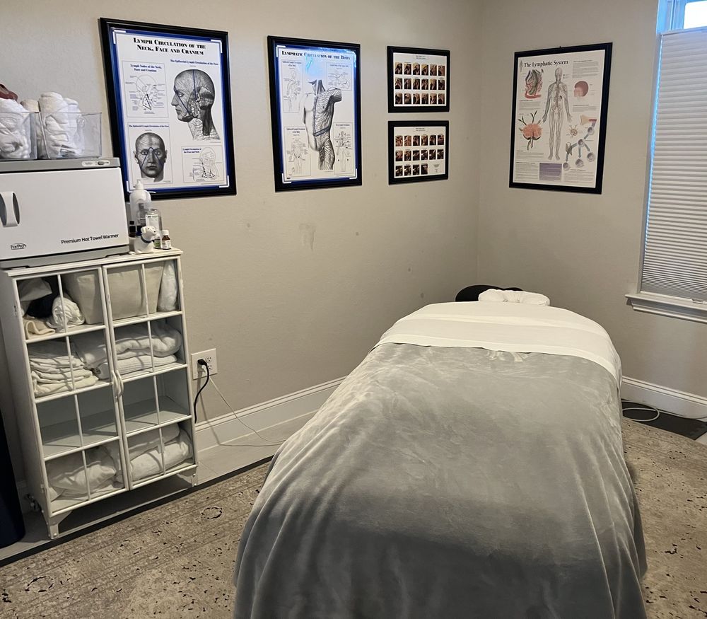 Lymphatic & Massage by Elizabeth Murphy, LMT Logo