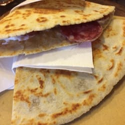 Divina Piadina - Piadina salamino Philadelphia e porcini trifolati