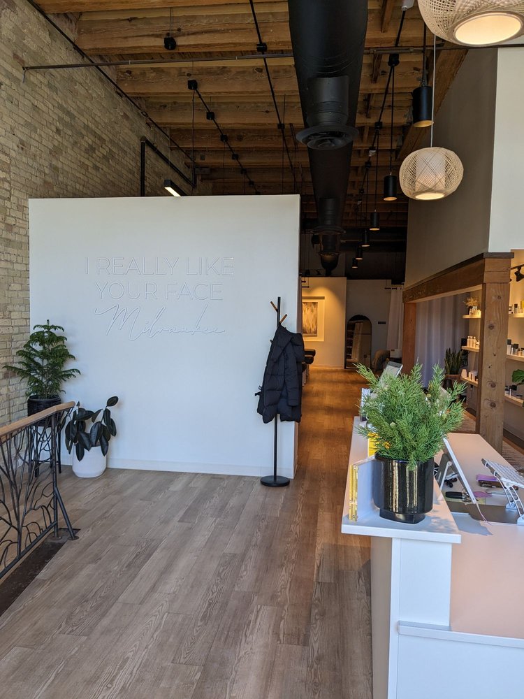 FACE FOUNDRIÉ MILWAUKEE Updated September 2024 326 N Water St