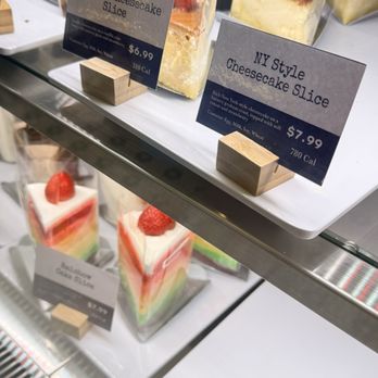 Paris Baguette - Pastry display - Bakeries Near Me - Louisville, Kentucky Paris Baguette - Pastry display - Bakeries Near Me - Louisville, Kentucky