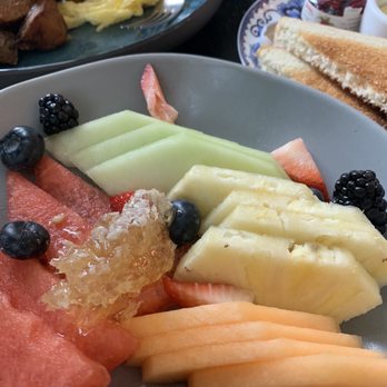 fl.2 - Fruit plate at brunch - New American Near Me - Pittsburgh, Pennsylvania fl.2 - Fruit plate at brunch - New American Near Me - Pittsburgh, Pennsylvania