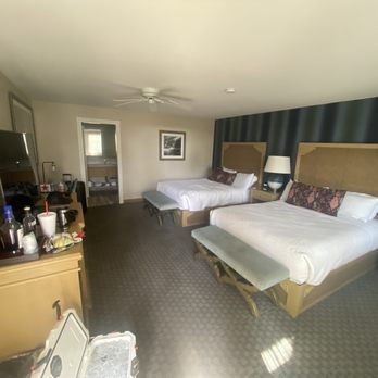 Spyglass Inn - The double Queen option. - Hotels Near Me - Pismo Beach, California Spyglass Inn - The double Queen option. - Hotels Near Me - Pismo Beach, California
