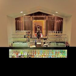 Ovations Night Club - The beautiful Art Deco Bar upstairs!