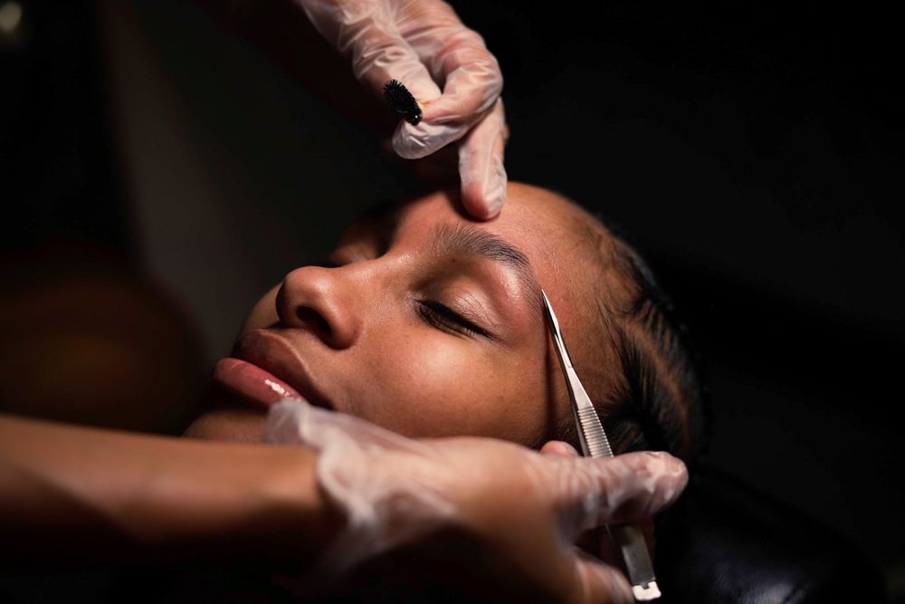 Nine18 The Esthetic Collective Logo