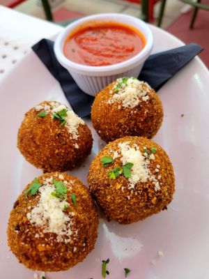 Lou's Italian Specialties by null