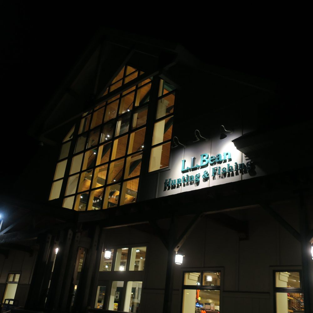 L.L. Bean Outlet - outside LL Bean - Outlet Stores Near Me - Freeport, Maine L.L. Bean Outlet - outside LL Bean - Outlet Stores Near Me - Freeport, Maine