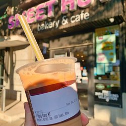 Sweet Hut Bakery & Cafe