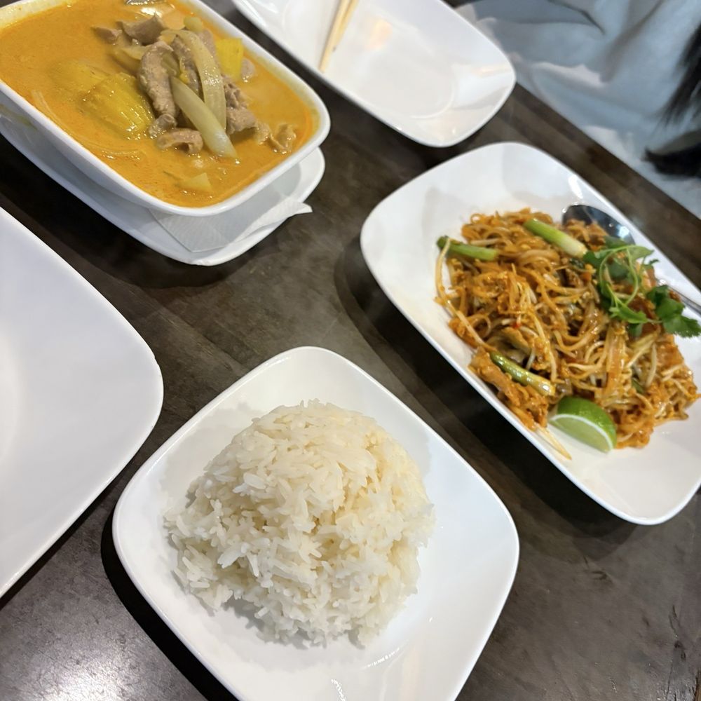 Pad Thai and Yellow Curry Pad Thai and Yellow Curry