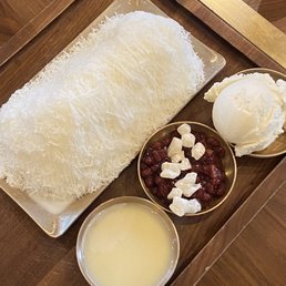 Milk and red bean bingsoo Milk and red bean bingsoo