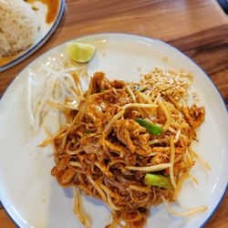 Thai House Authentic Thai Cuisine - Pad Thai