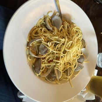 Cafe Fiore - Linguine E Vongole - Italian Near Me - Ventura, California Cafe Fiore - Linguine E Vongole - Italian Near Me - Ventura, California