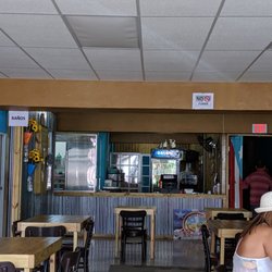 Te Dio Hambre - Clear glass allows you to see their impecable, organized & clean kitchen. In addition, they wear nets and gloves while near food.