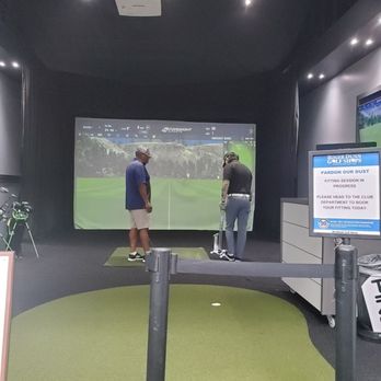 Roger Dunn Golf Shops - Fitting session with Kalani - Golf Equipment Near Me - Santa Ana, California Roger Dunn Golf Shops - Fitting session with Kalani - Golf Equipment Near Me - Santa Ana, California