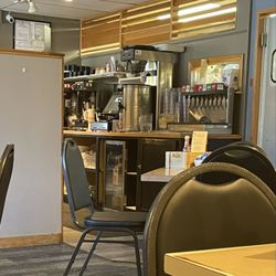 Bailey's Breakfast & Lunch - Inside