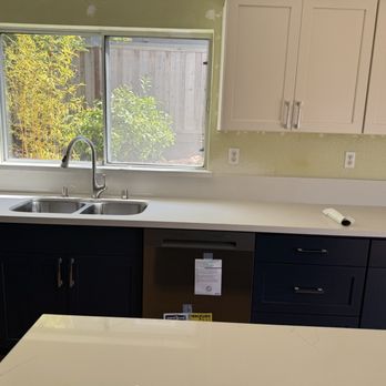 FGY Stone & Cabinet - Newly renovated kitchen with quartz countertops. - Flooring Near Me - Hayward, California