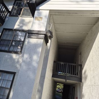 Crescent Ridge by American Landmark - Broken light - Apartments Near Me - Jacksonville, Florida