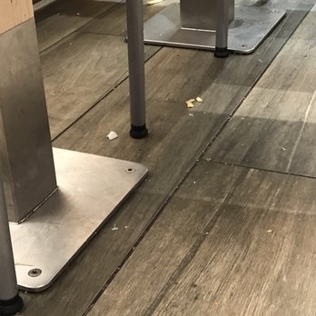 KFC - Mit Abstand der schmutzigste KFC, den ich gesehen habe! - Chicken Wings Near Me - Frankfurt, HE KFC - Mit Abstand der schmutzigste KFC, den ich gesehen habe! - Chicken Wings Near Me - Frankfurt, HE