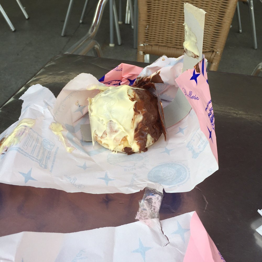 Confitería Cordero - Cream filled donut - Desserts Near Me - Utrera, SE