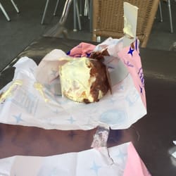 Confitería Cordero - Cream filled donut