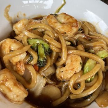 Shanghai Bistro - Wok-seared Udon - Sushi Bars Near Me - Eau Claire, Wisconsin