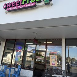 sweetFrog Premium Frozen Yogurt