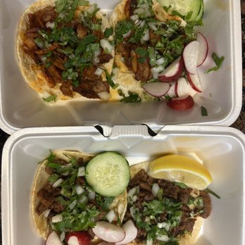 Tacos El Oro - Tacos de pastor (top) and Tacos de asada (bottom) - Tacos Near Me - Oxnard, California Tacos El Oro - Tacos de pastor (top) and Tacos de asada (bottom) - Tacos Near Me - Oxnard, California