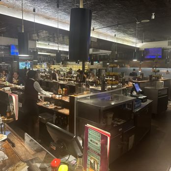 Galeto - The bar with a peak at the work stations - Portuguese Near Me - Lisbon, 11