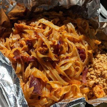 Thai Kruefha - Pad thai - Food Trucks Near Me - Austin, Texas