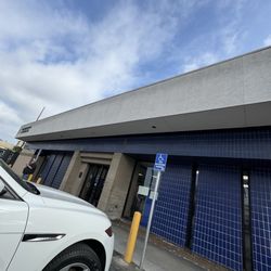 US Post Office - Photo of the front entrance from the parking lot