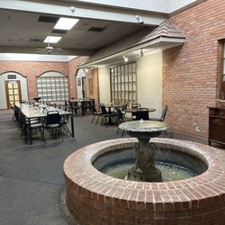 Carmella's Ristorante - Courtyard seating area