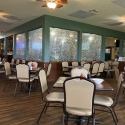 The Pelican Diner - Large dining room