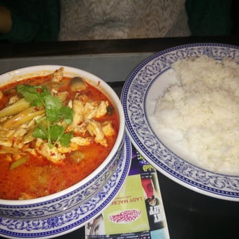 Ah-Hua - Tom Yam (lemon grass shrimp bouillon with chicken) - Thai Near Me - Zürich, ZH