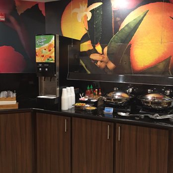 Fairfield - Juice dispenser, eggs, ham/sausage hot food station - Hotels Near Me - Orange Park, Florida Fairfield - Juice dispenser, eggs, ham/sausage hot food station - Hotels Near Me - Orange Park, Florida