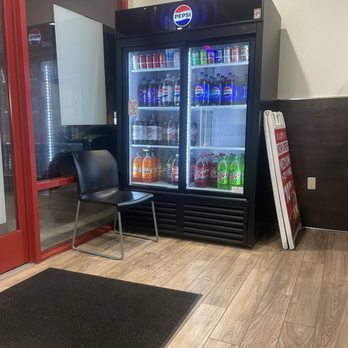 Delish Pizza - Waiting area - Pizza Near Me - Sacramento, California Delish Pizza - Waiting area - Pizza Near Me - Sacramento, California
