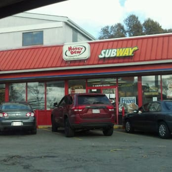 Honey Dew Donuts - cars parked in front of the store - Coffee & Tea Near Me - Winthrop, Massachusetts