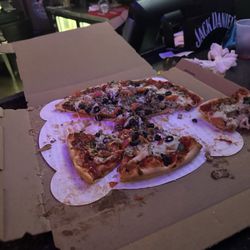 Primo's Pizza - Veggie pizza