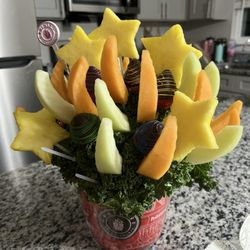 Edible Arrangements - Wish on a Birthday Star & Cupcake Gift Set 6 Cupcakes