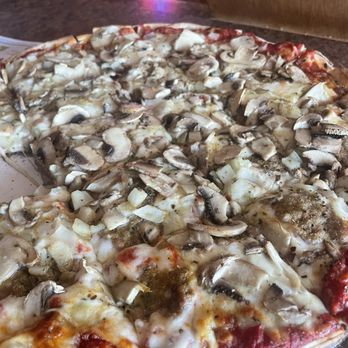 Doc's Dry Dock - Cheese, sausage, fresh mushrooms and onion - Pizza Near Me - Pewaukee, Wisconsin
