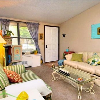 Broadview Oaks - Spacious Living Area - Apartments Near Me - Pensacola, Florida Broadview Oaks - Spacious Living Area - Apartments Near Me - Pensacola, Florida