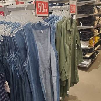 Old Navy Outlet - Men's Clothing Near Me - Orlando, Florida