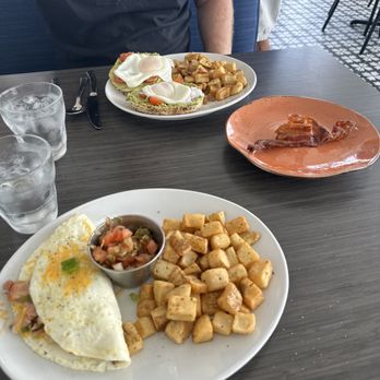 LePeep - Egg white Mini Indy & avocado toast - Breakfast & Brunch Near Me - Speedway, Indiana