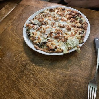 Lodi Beer Co - Chicken Pesto Pizza - Breweries Near Me - Lodi, California Lodi Beer Co - Chicken Pesto Pizza - Breweries Near Me - Lodi, California
