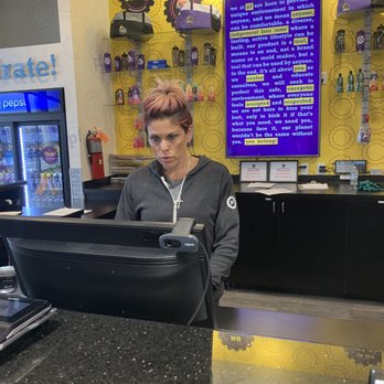 Planet Fitness - The instructor - Gyms Near Me - Webster, Texas Planet Fitness - The instructor - Gyms Near Me - Webster, Texas